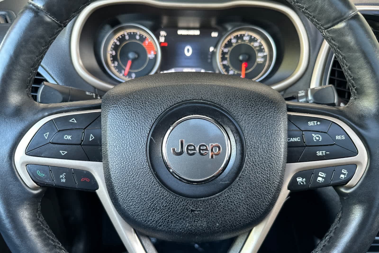 Used 2016 Bright White Clearcoat Jeep Limited image 25