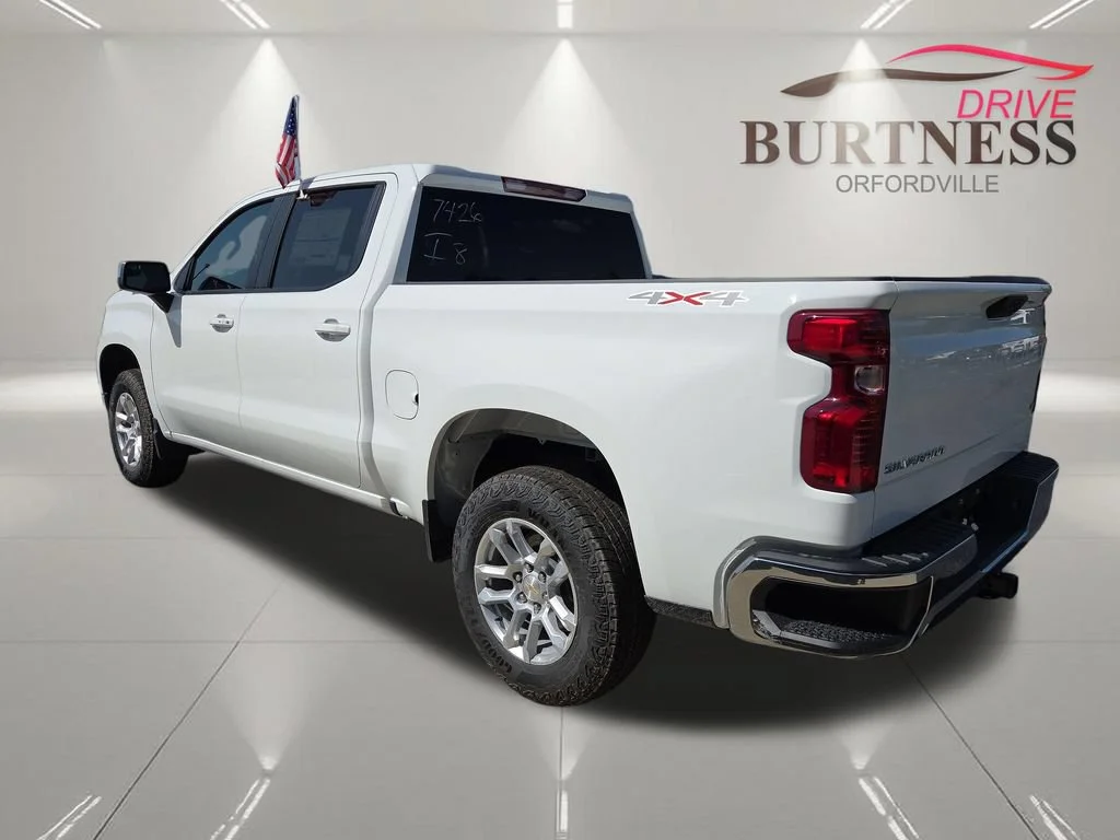 New 2026 Summit White Chevrolet LT (2FL) image 5