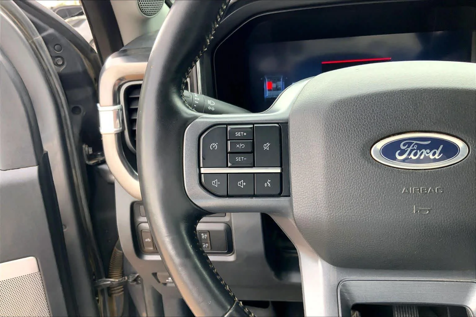 Used 2024 Carbonized Gray Metallic Ford LARIAT image 22