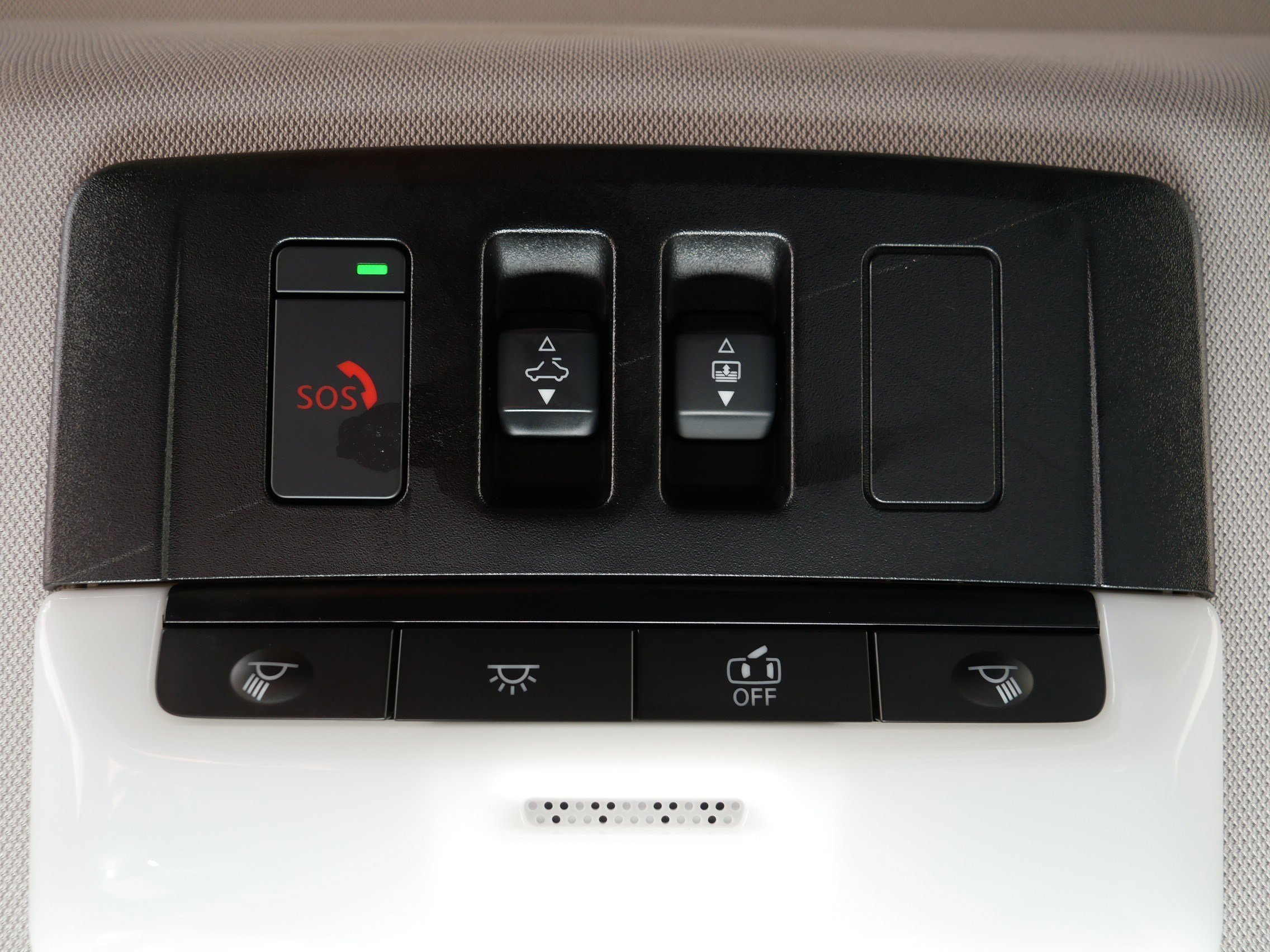 Certified Used 2023 Pearl White Tricoat Nissan Platinum image 34