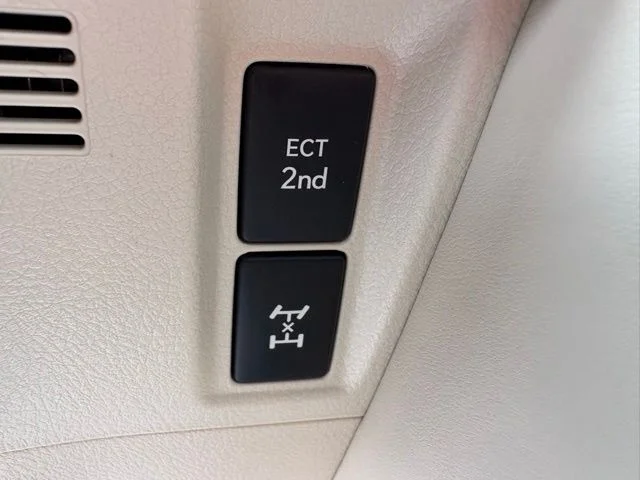 Used 2023 White Lexus 460 image 23