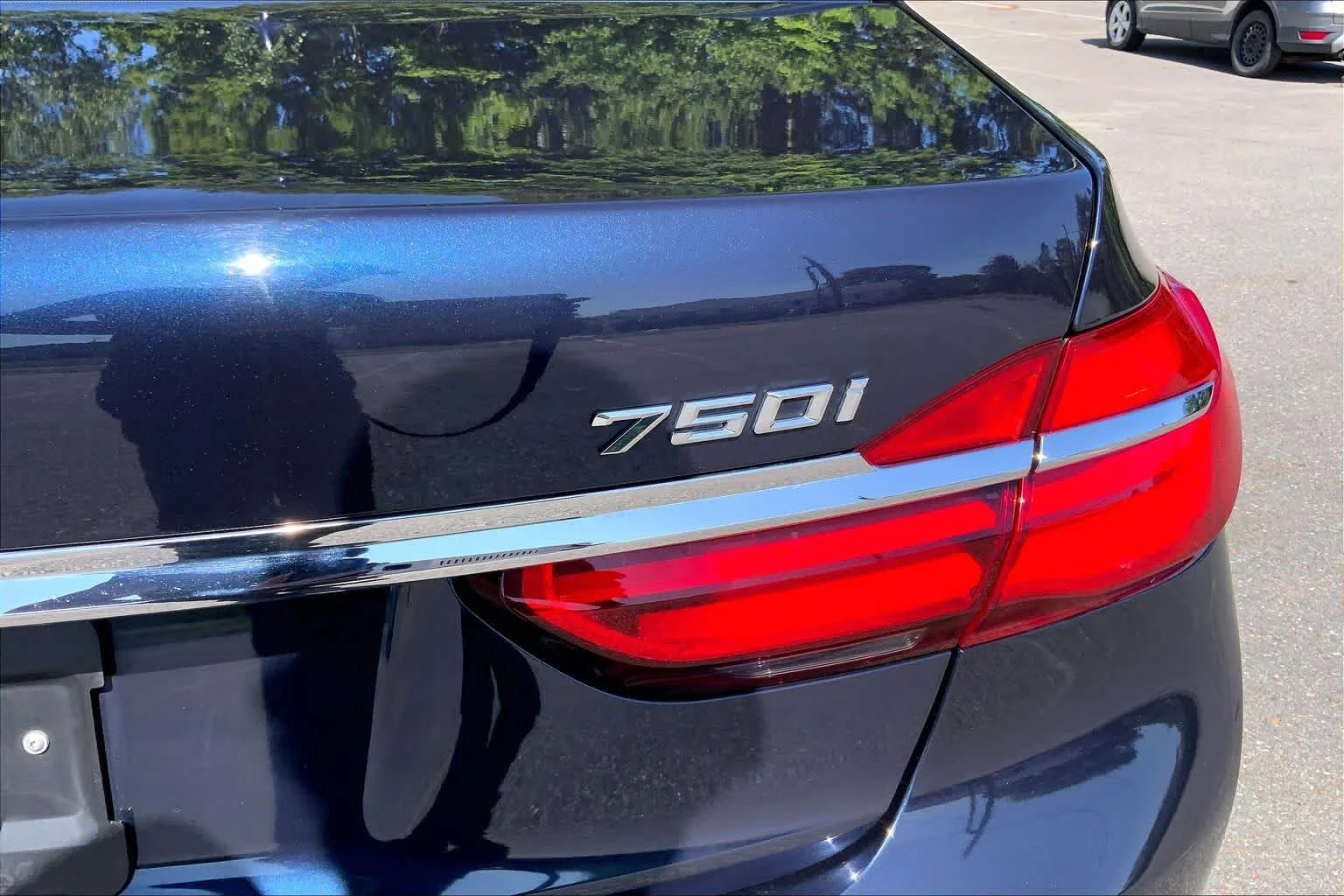 Used 2016 Imperial Blue Metallic BMW 750i xDrive image 10