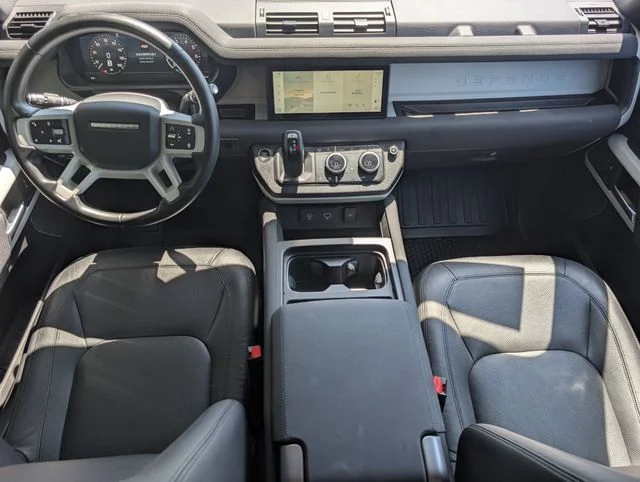Used 2023  Land Rover S image 12
