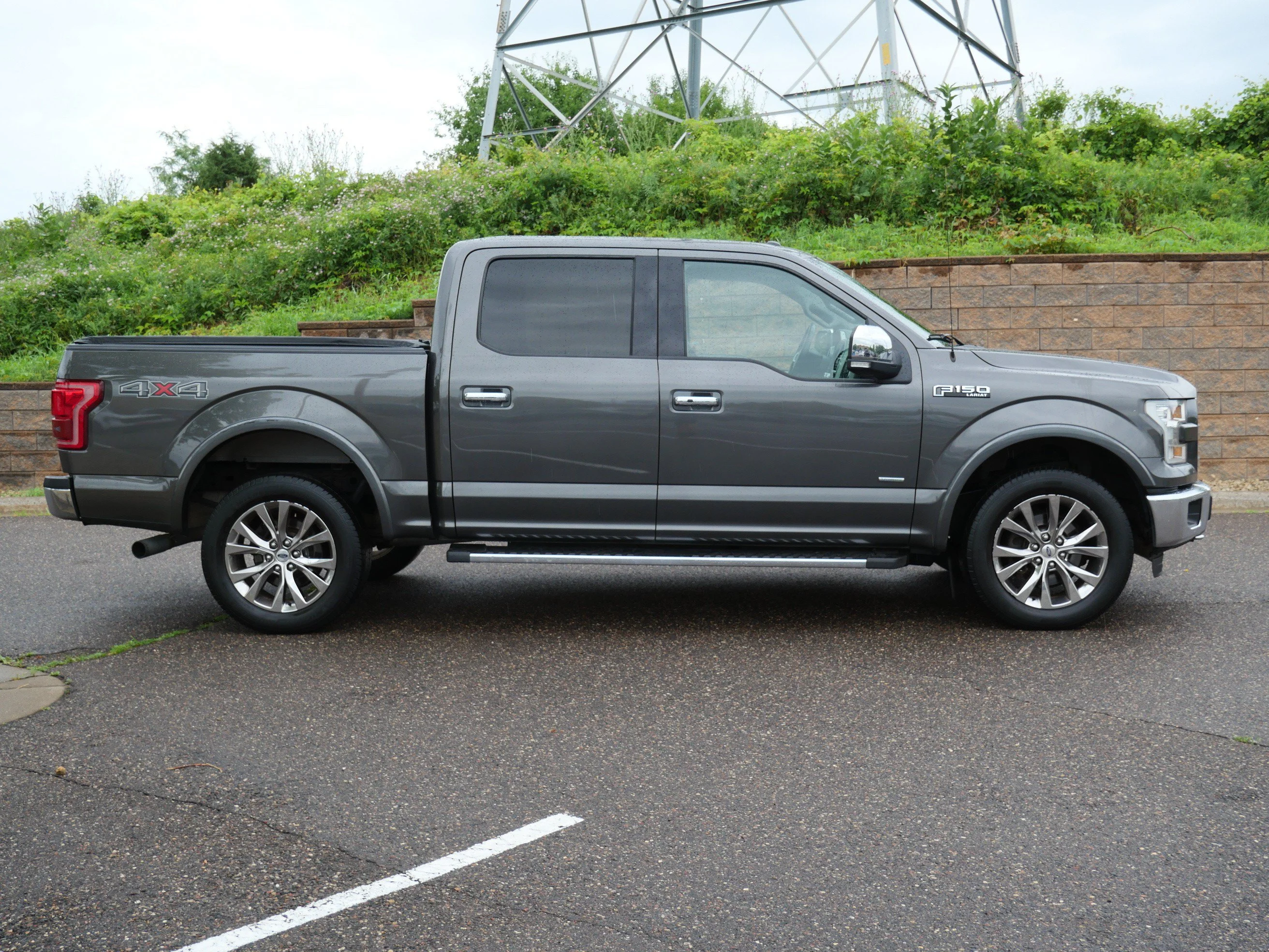 Used 2015 Magnetic Metallic Ford Lariat image 7