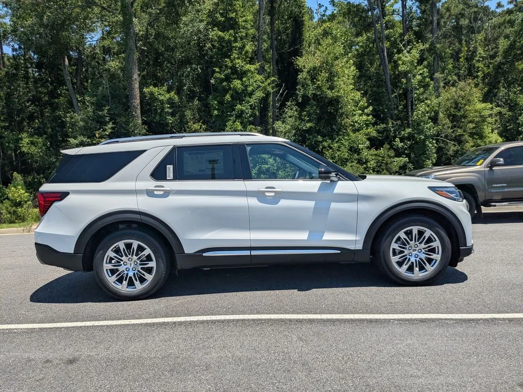 New 2026 Star White Metallic Tri-Coat Ford Platinum image 3
