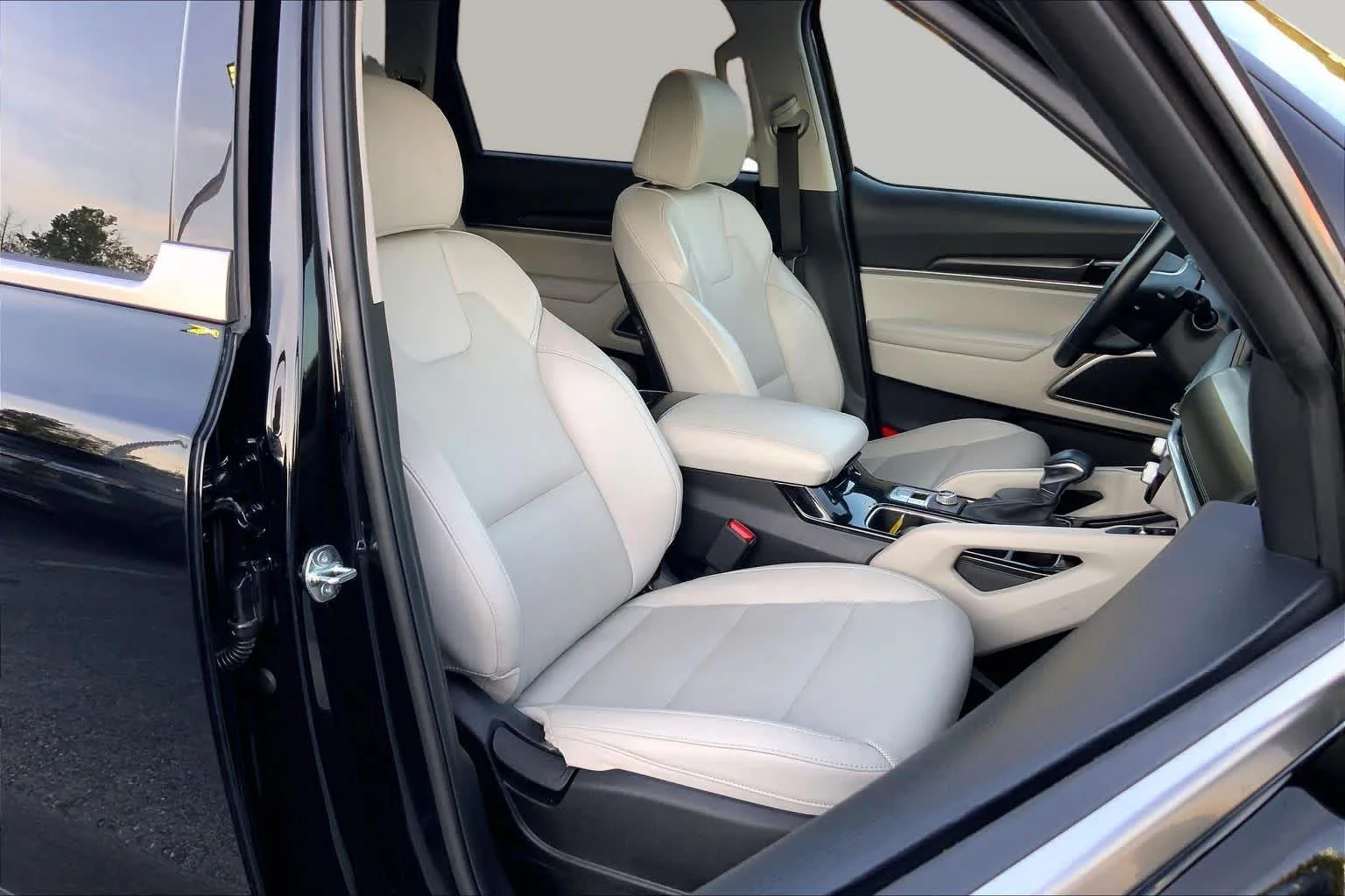 Used 2025 Ebony Black Kia S image 8