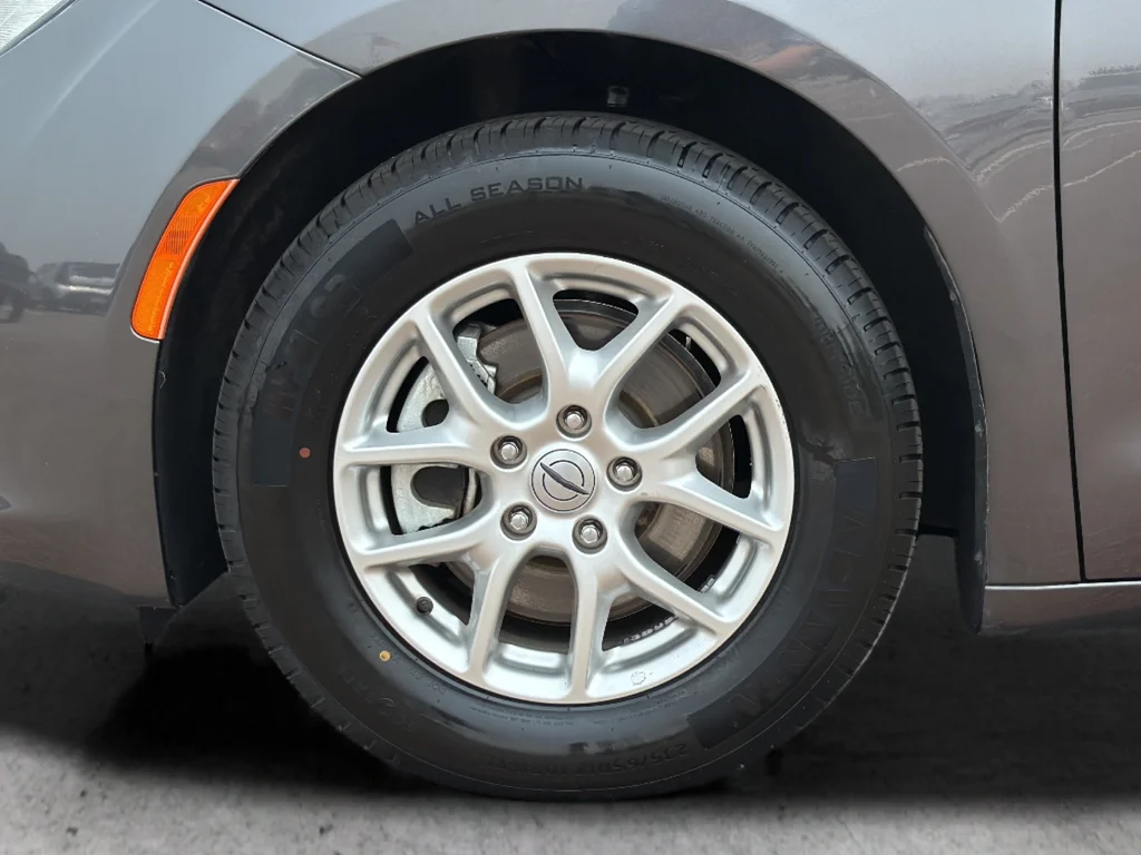 Used 2023 Gray Chrysler LX image 32