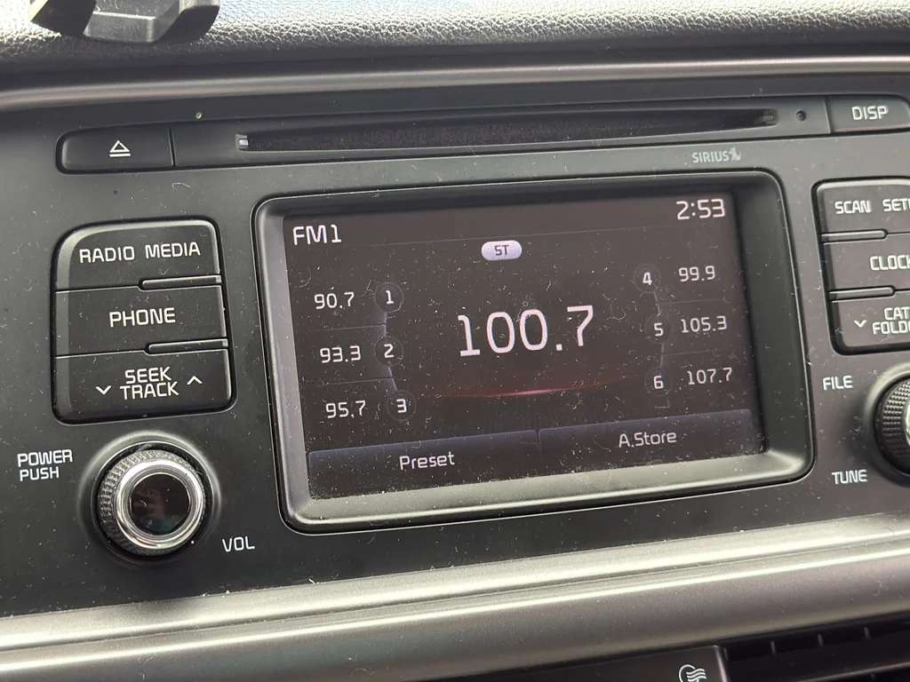 Used 2016 White Kia LX image 18