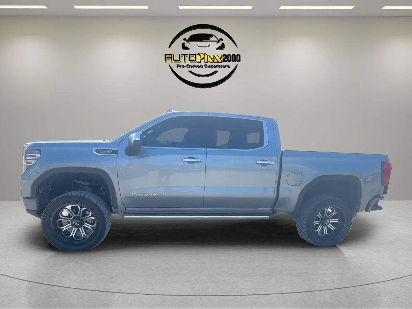 Used 2024 Silver GMC Denali image 4