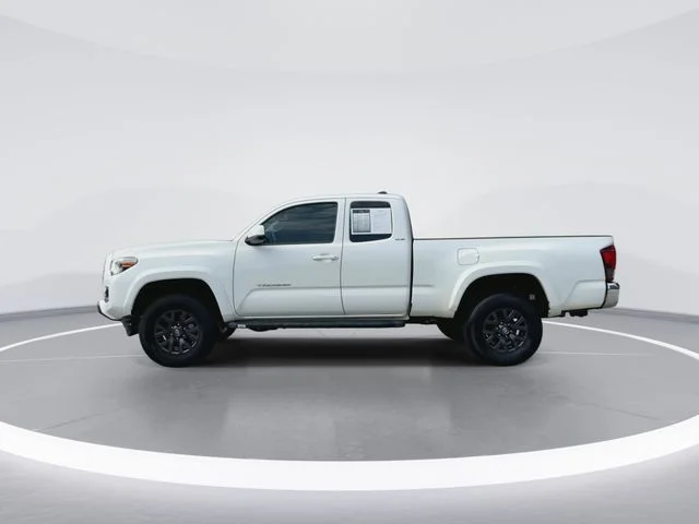 Used 2020 White Toyota SR5 image 5