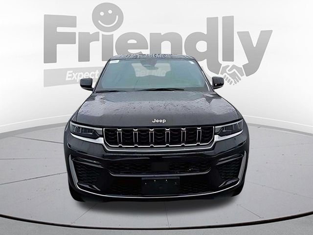 New 2026 Diamond Black Crystal Pearlcoat Jeep Limited image 8