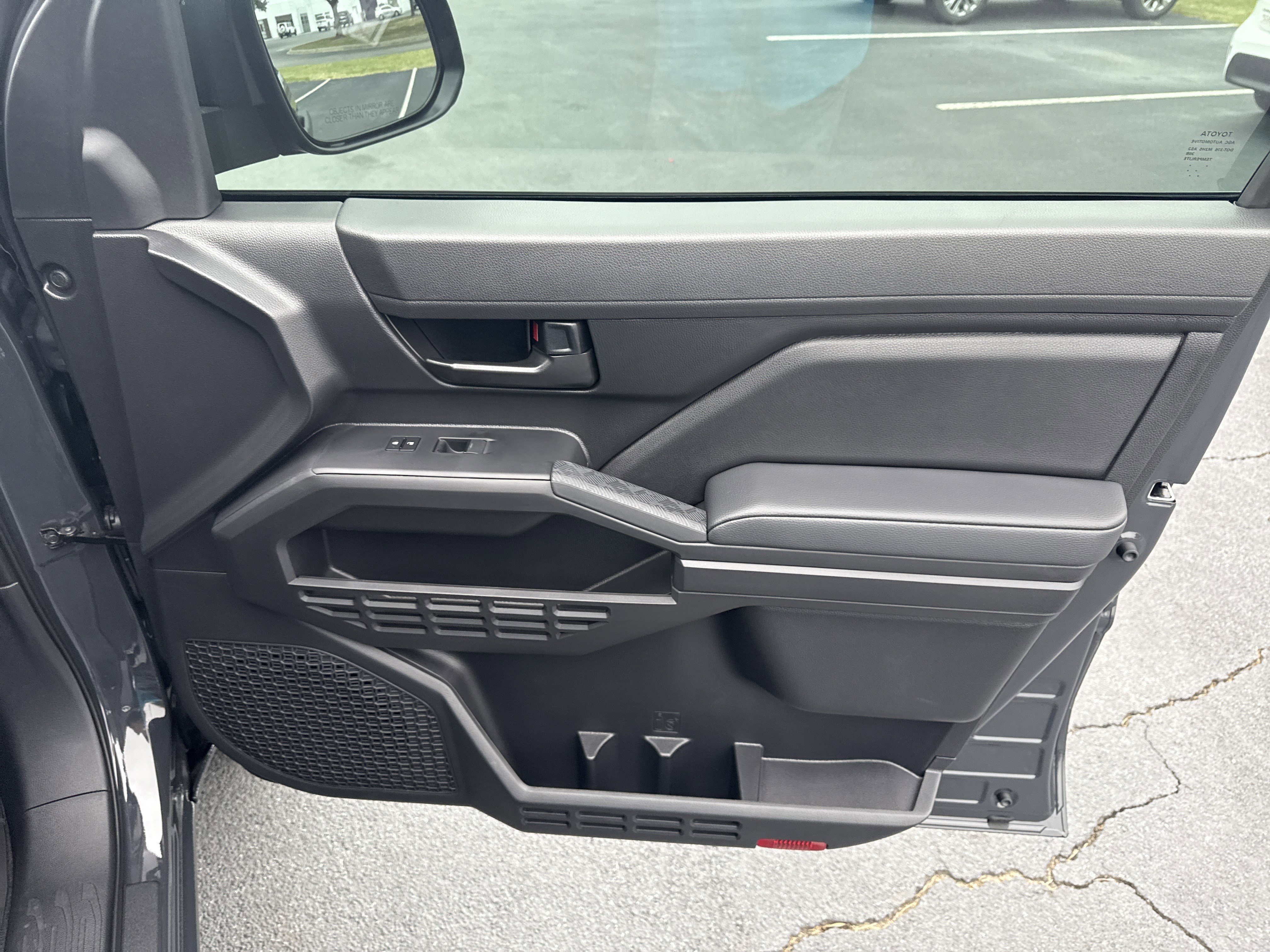 Used 2025  Toyota  image 31