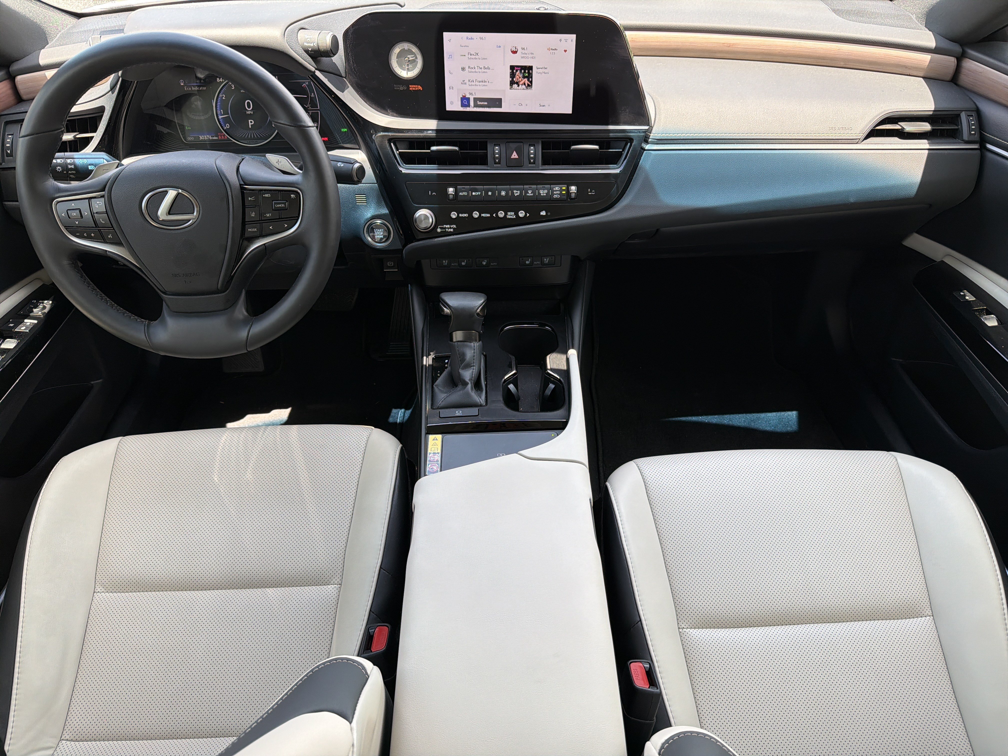 Used 2024 Eminent White Pearl Lexus ES 350 image 3