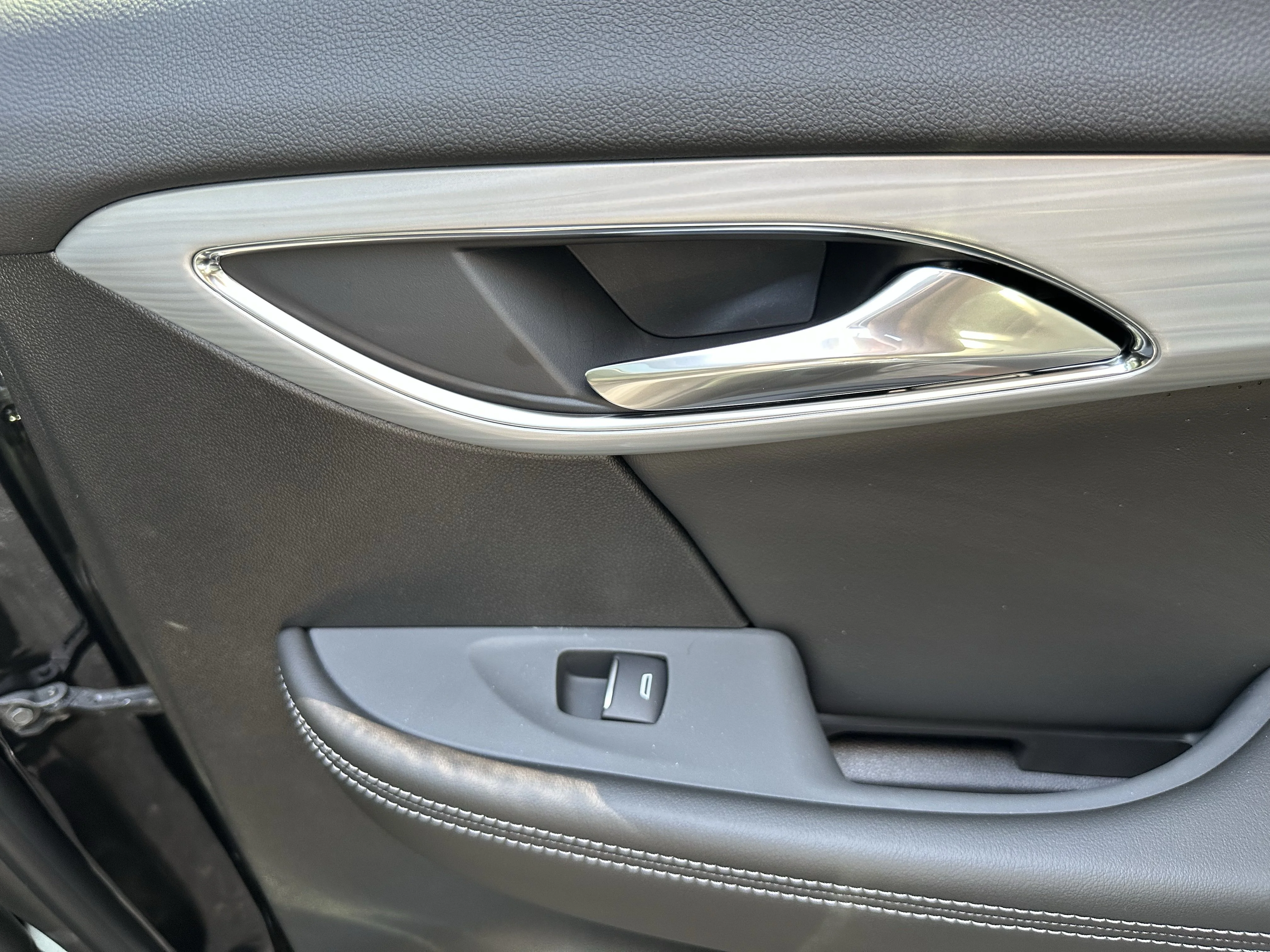 New 2026 Ebony Twilight Metallic Buick Avenir image 20