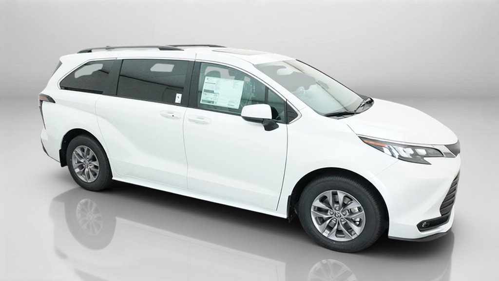 New 2026 Wind Chill Pearl Toyota XLE image 34