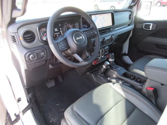 New 2026 Bright White Clear-Coat Exterior Paint Jeep Mojave X image 19