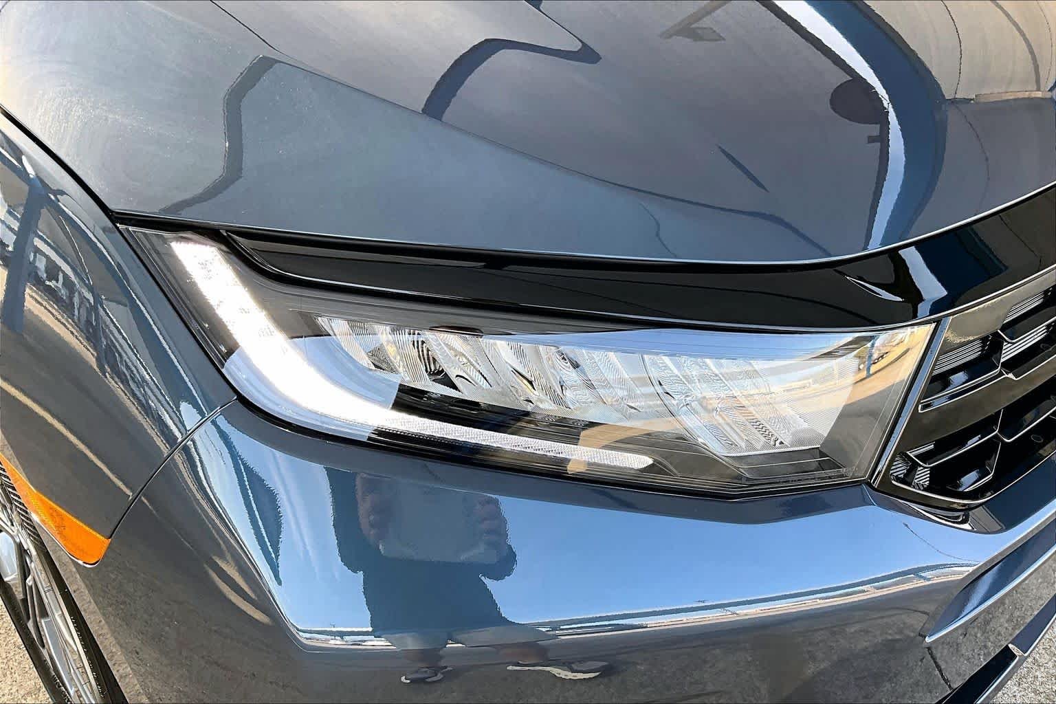 Used 2026 Smoke Blue Pearl Honda Touring image 13