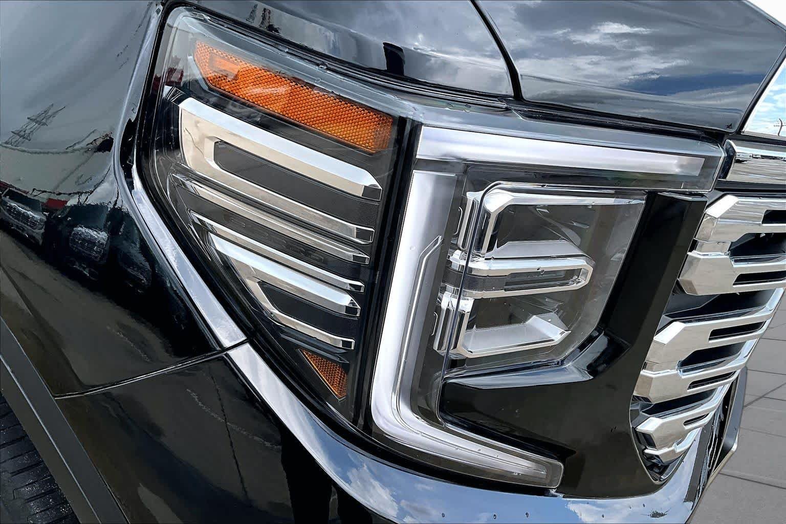 Used 2025 Onyx Black GMC Denali image 28