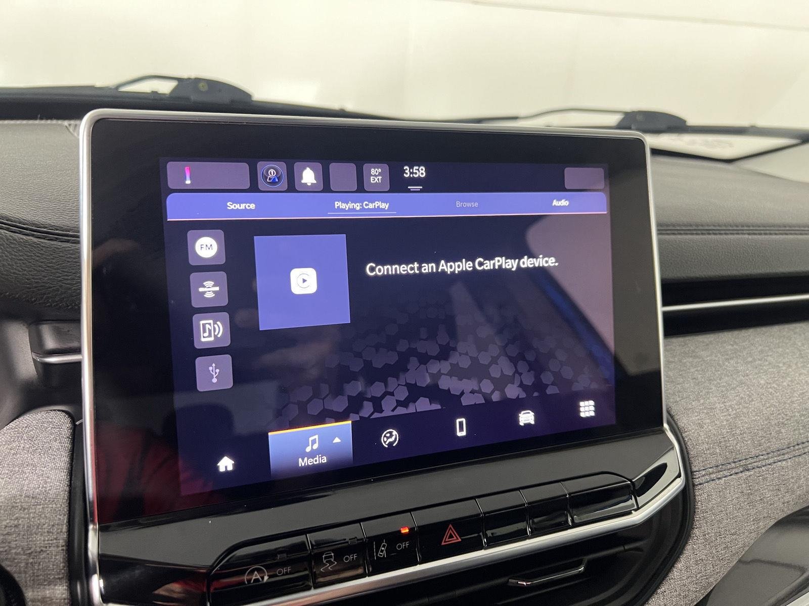 Certified Used 2022 Laser Blue Pearlcoat Jeep Latitude image 15