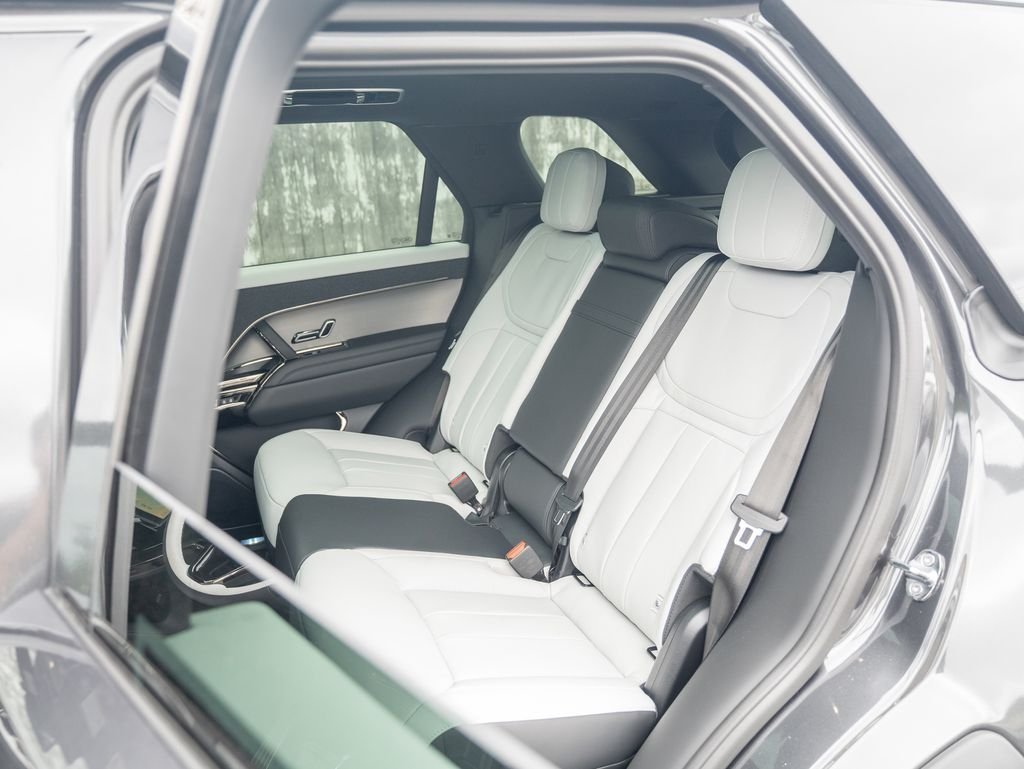 New 2026 Carpathian Grey LAND ROVER Dynamic SE image 23