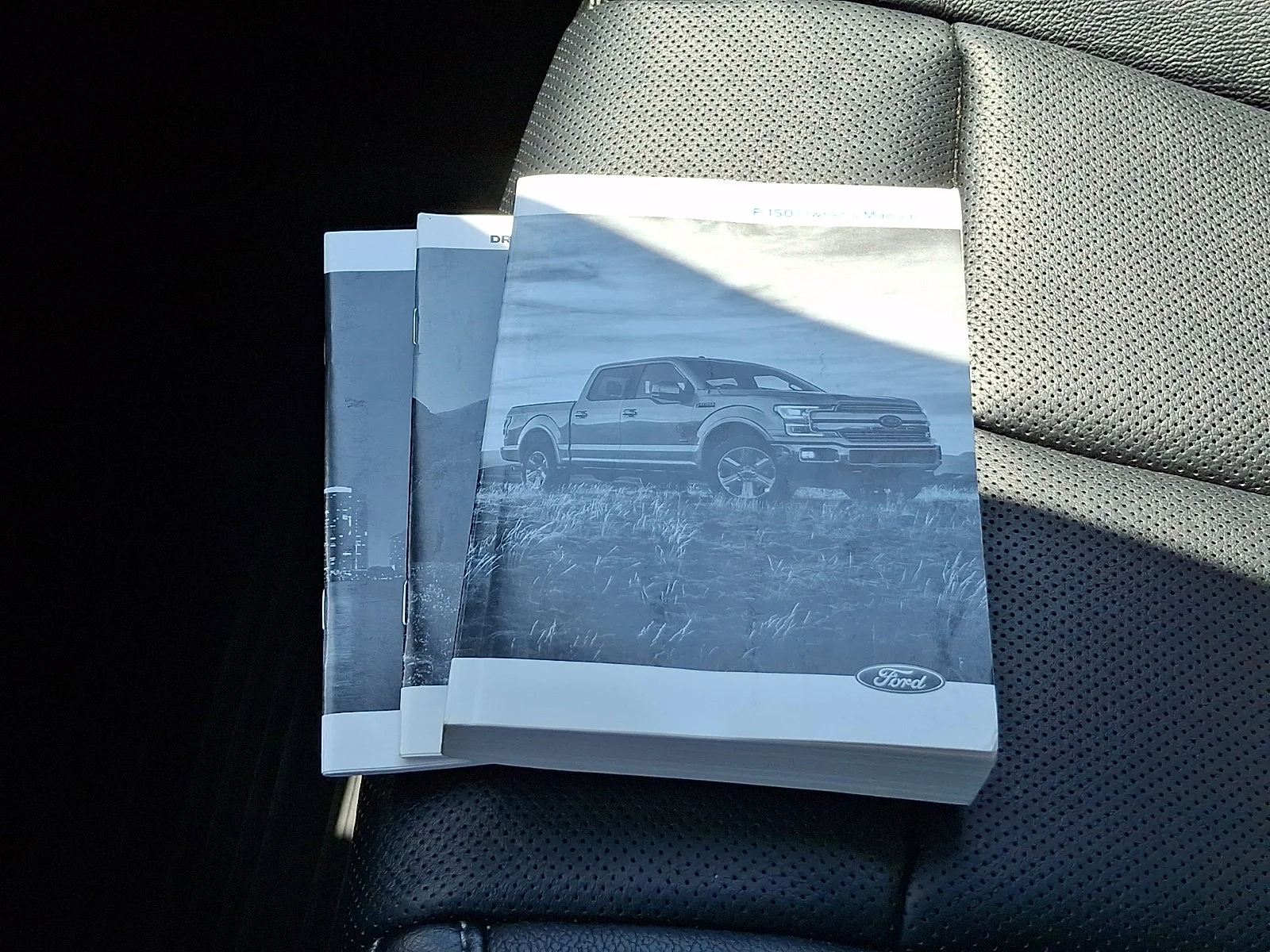 Used 2018 Shadow Black   G1 Ford LARIAT image 26
