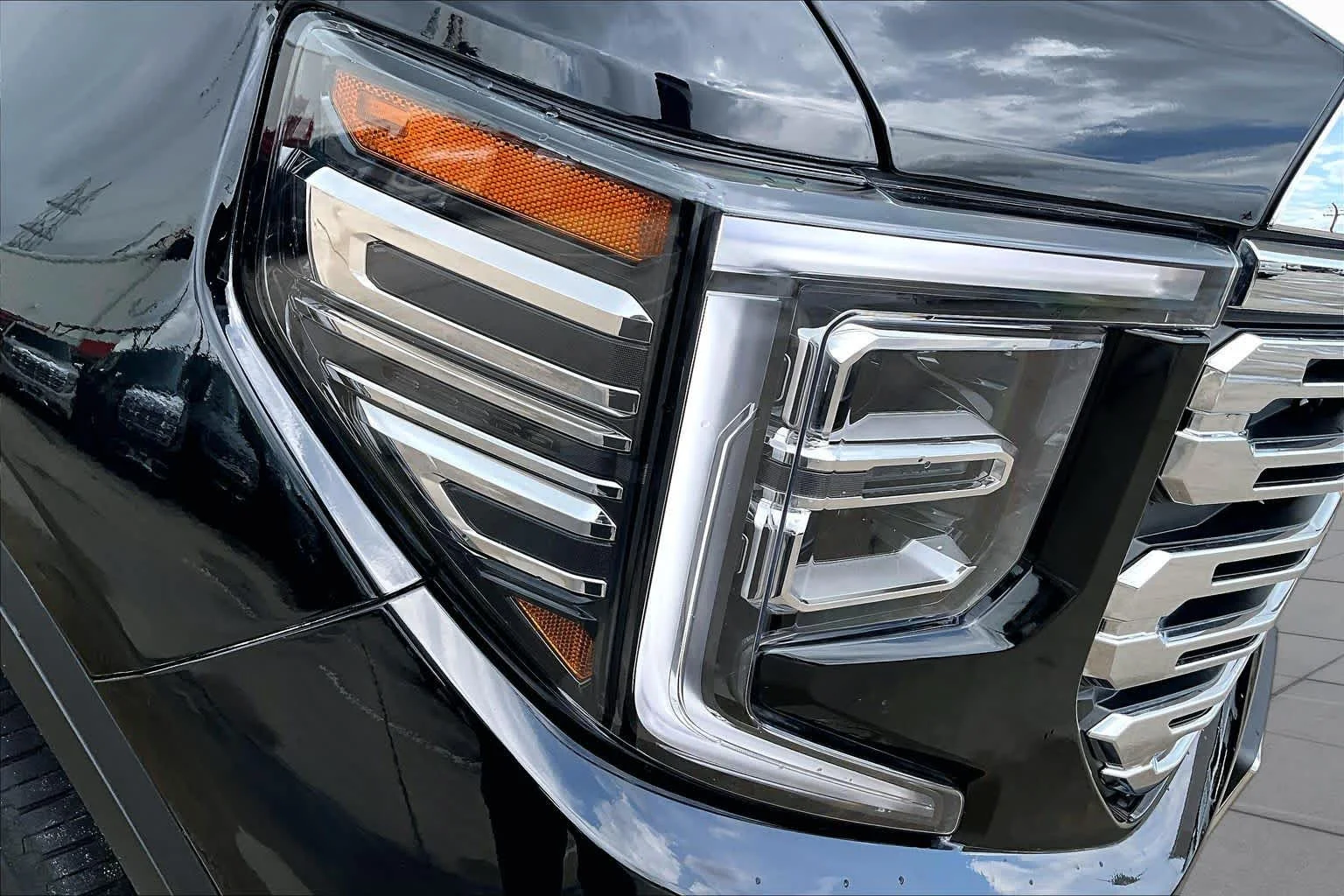 Used 2025 Onyx Black GMC Denali image 28