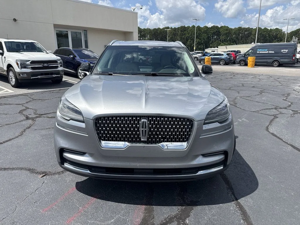 Used 2023 Radiance Metallic Lincoln Standard image 3
