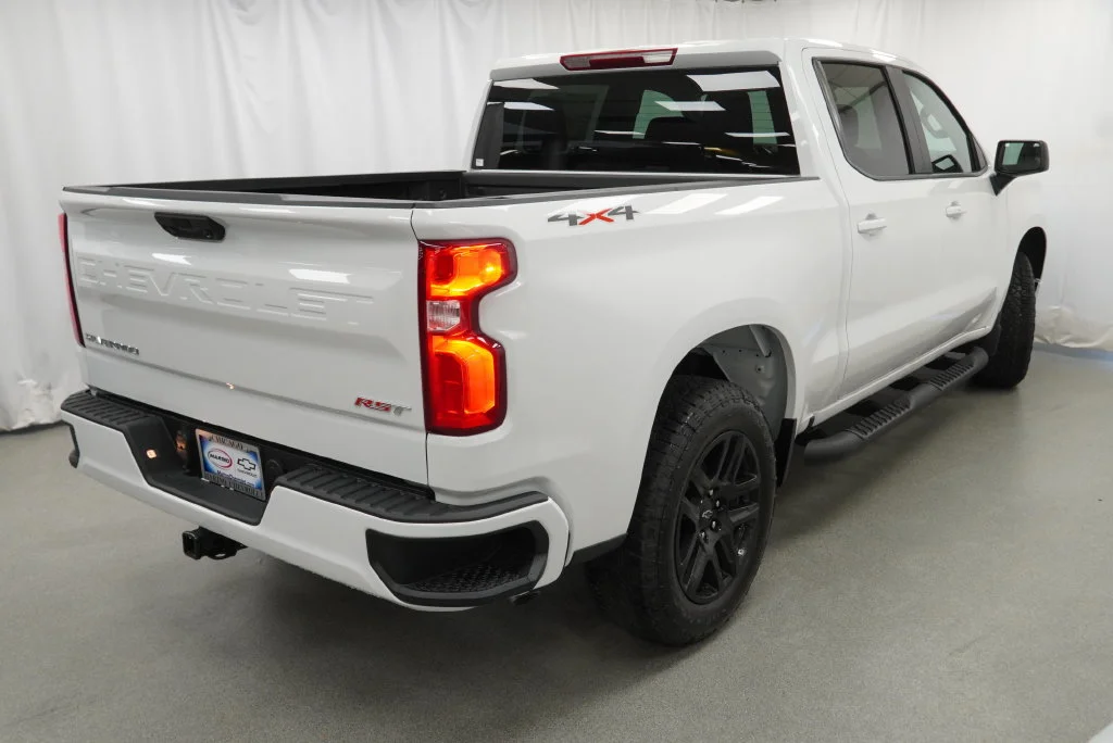 New 2026 Summit White Chevrolet RST image 3
