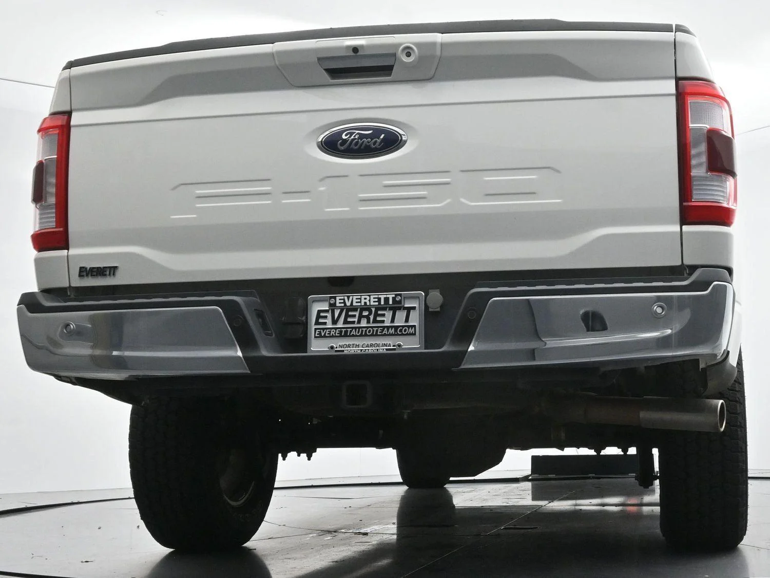 Used 2023  Ford LARIAT image 52