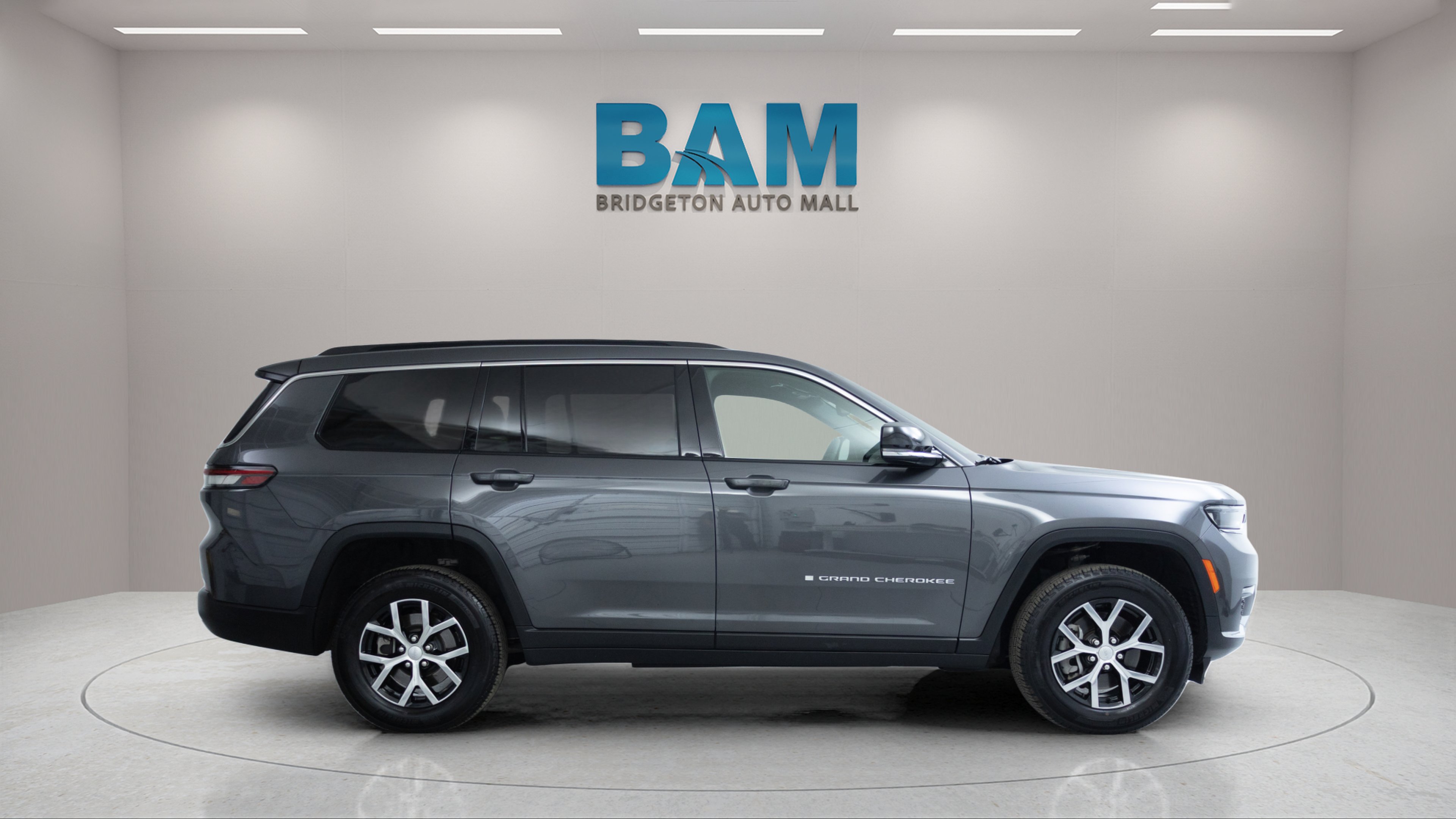 Used 2024 Baltic Gray Metallic Clearcoat Jeep Limited image 8