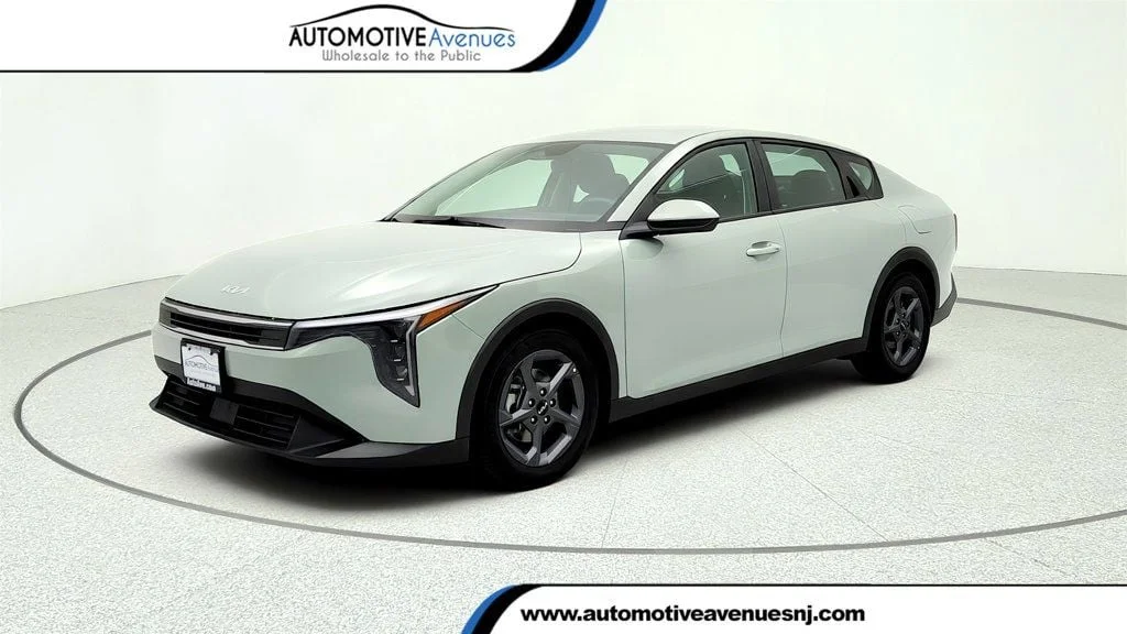 2025 Kia K4 LXS AT's photo
