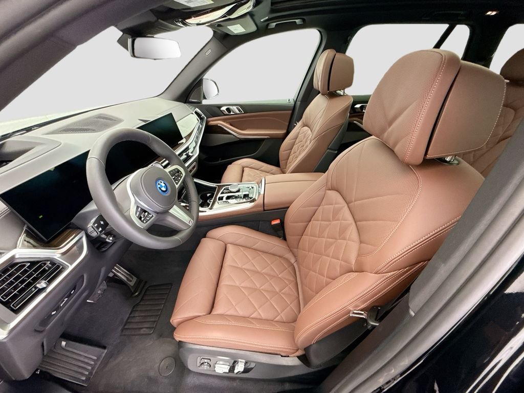 New 2026 Black Sapphire Metallic BMW xDrive50e image 18