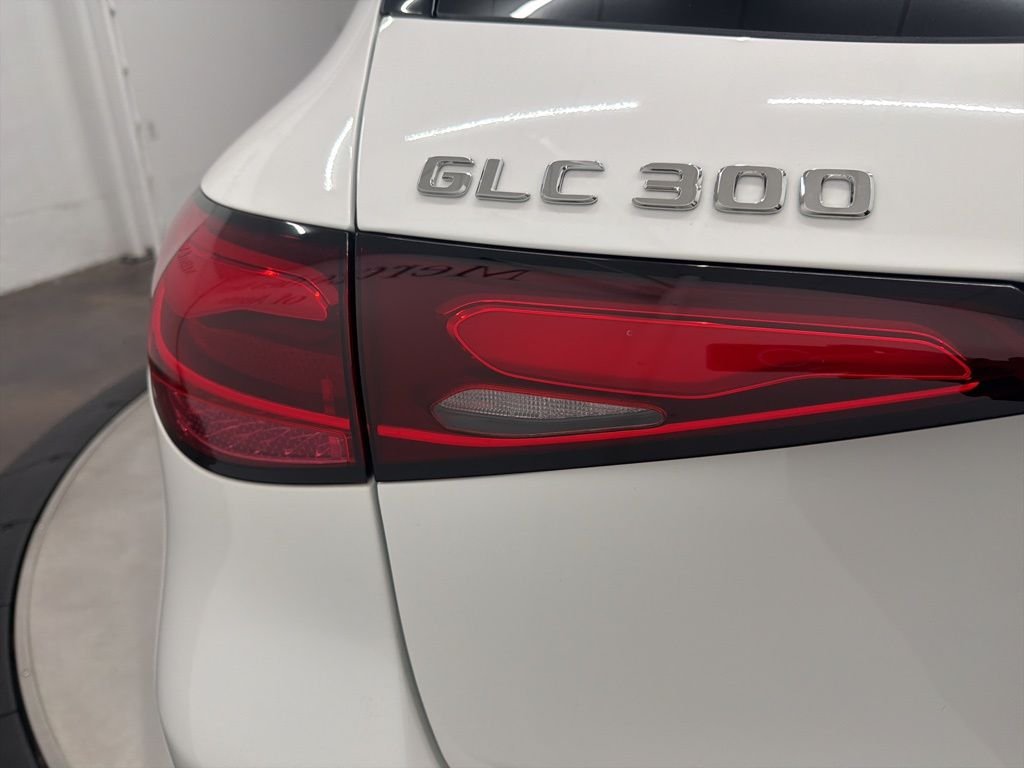 Used 2026 White Mercedes-Benz GLC 300 image 11