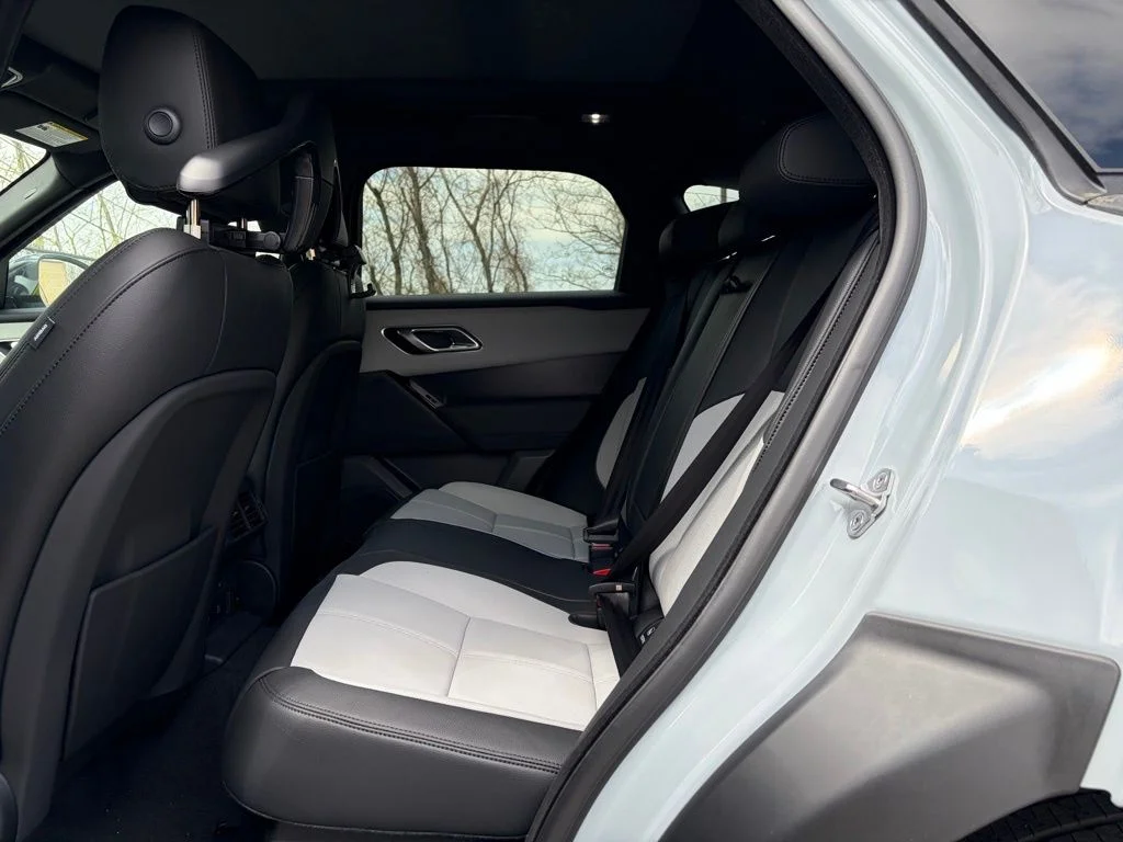 New 2026 Arroios Grey Land Rover Dynamic SE image 13