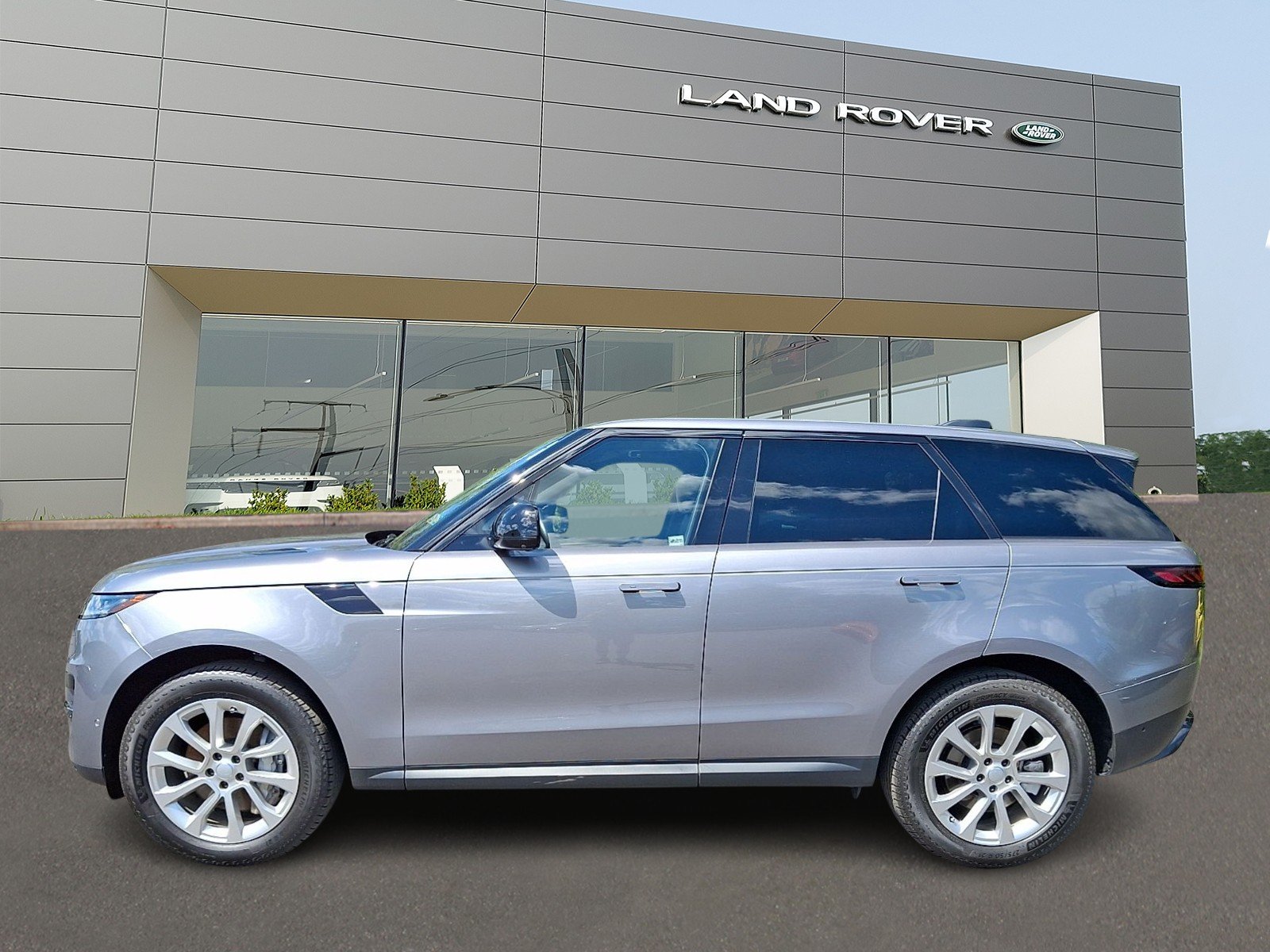 Certified Used 2024 Borasco Grey Metallic - 1CN Land Rover SE image 8