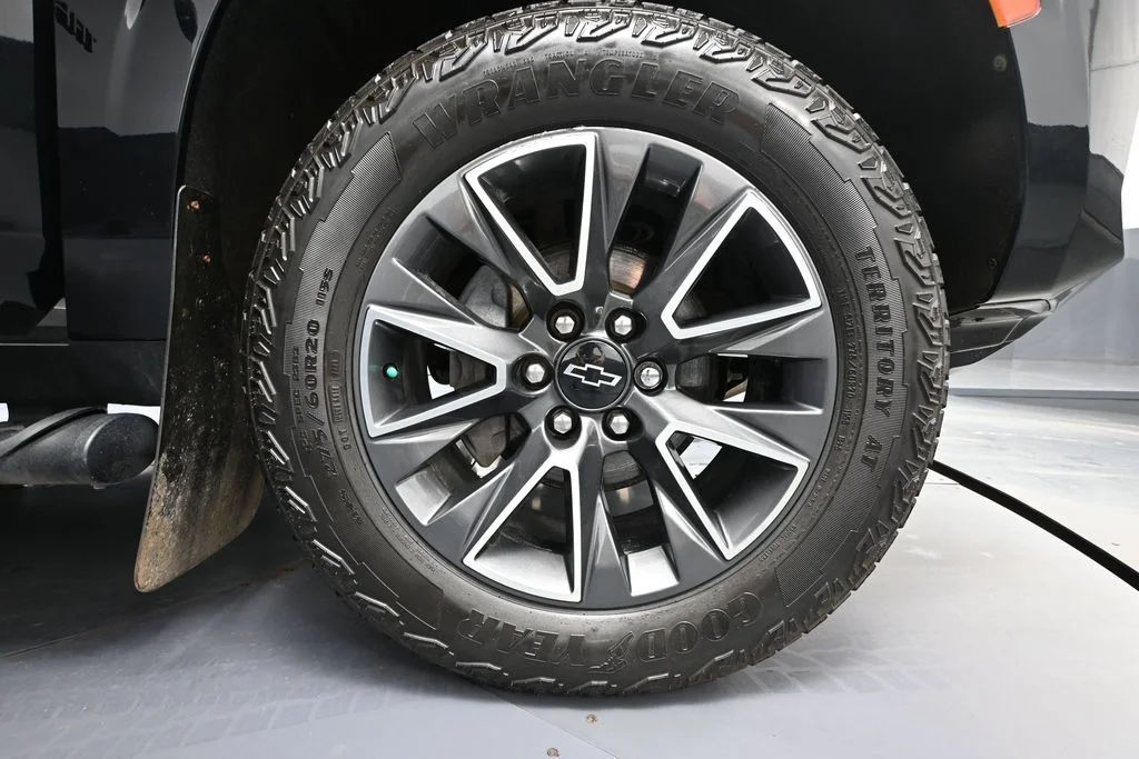 Used 2024 Black Chevrolet Z71 image 12