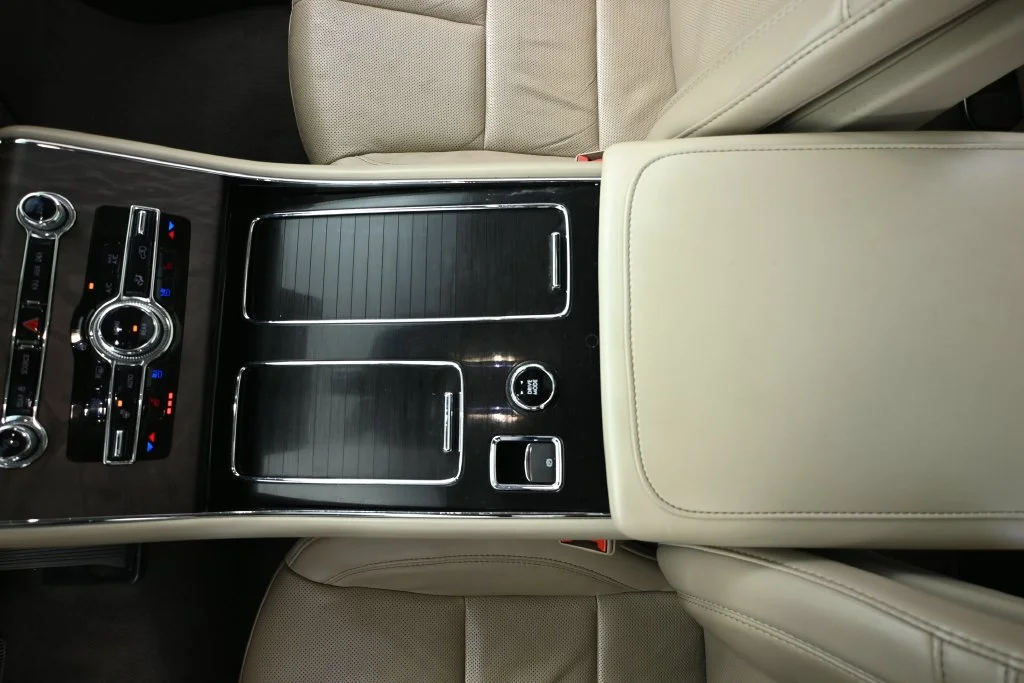 Used 2023 White Lincoln Reserve image 28