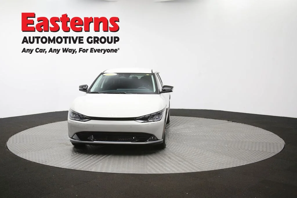 Used 2023 White Kia Wind image 56