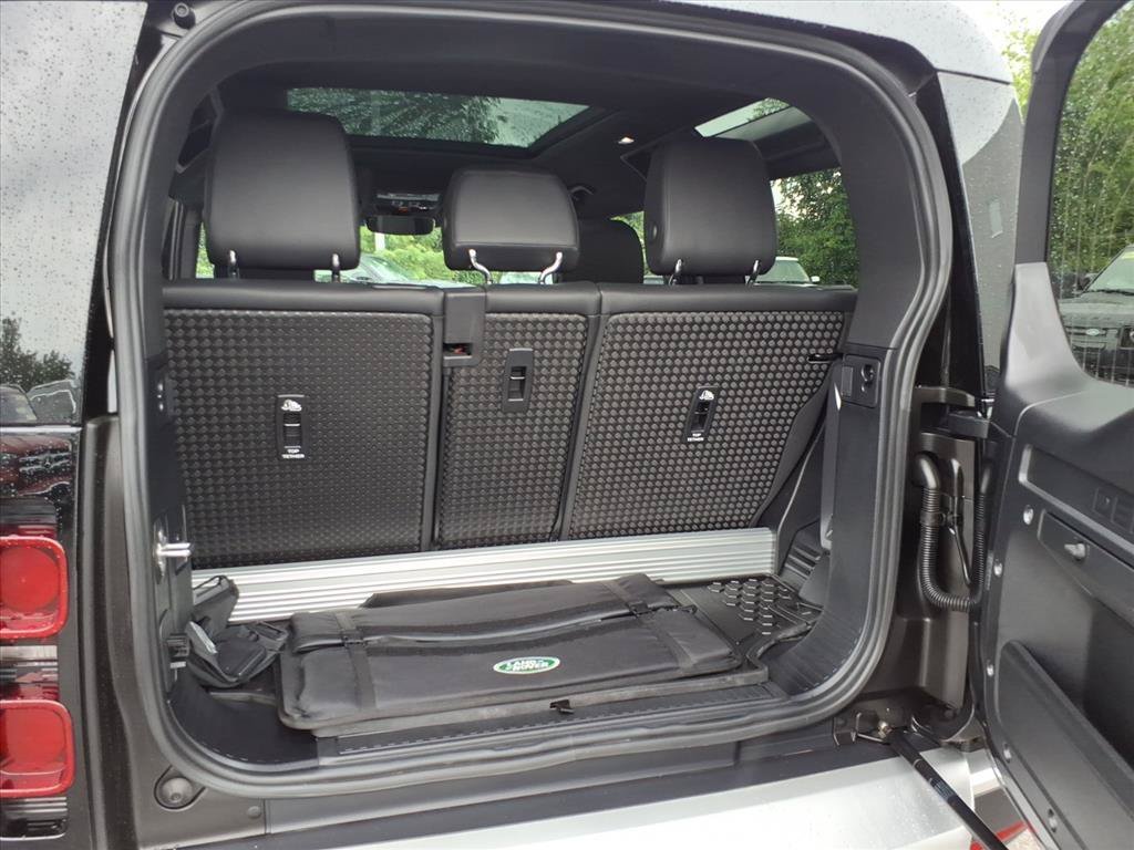 Certified Used 2023 Carpathian Grey Premium Metallic Land Rover SE image 13