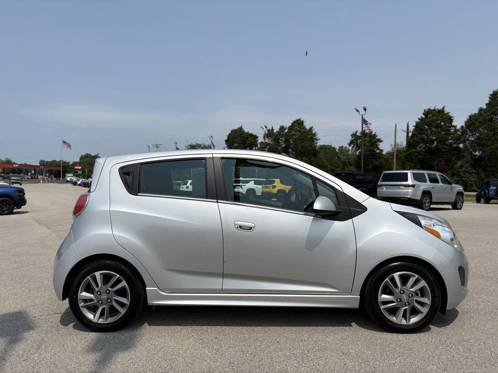 Used 2016 SILVER CHEVROLET HATCHBACK image 26