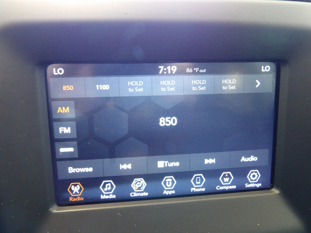 Used 2021 Granite Crystal Metallic Clear Coat Jeep Latitude image 34
