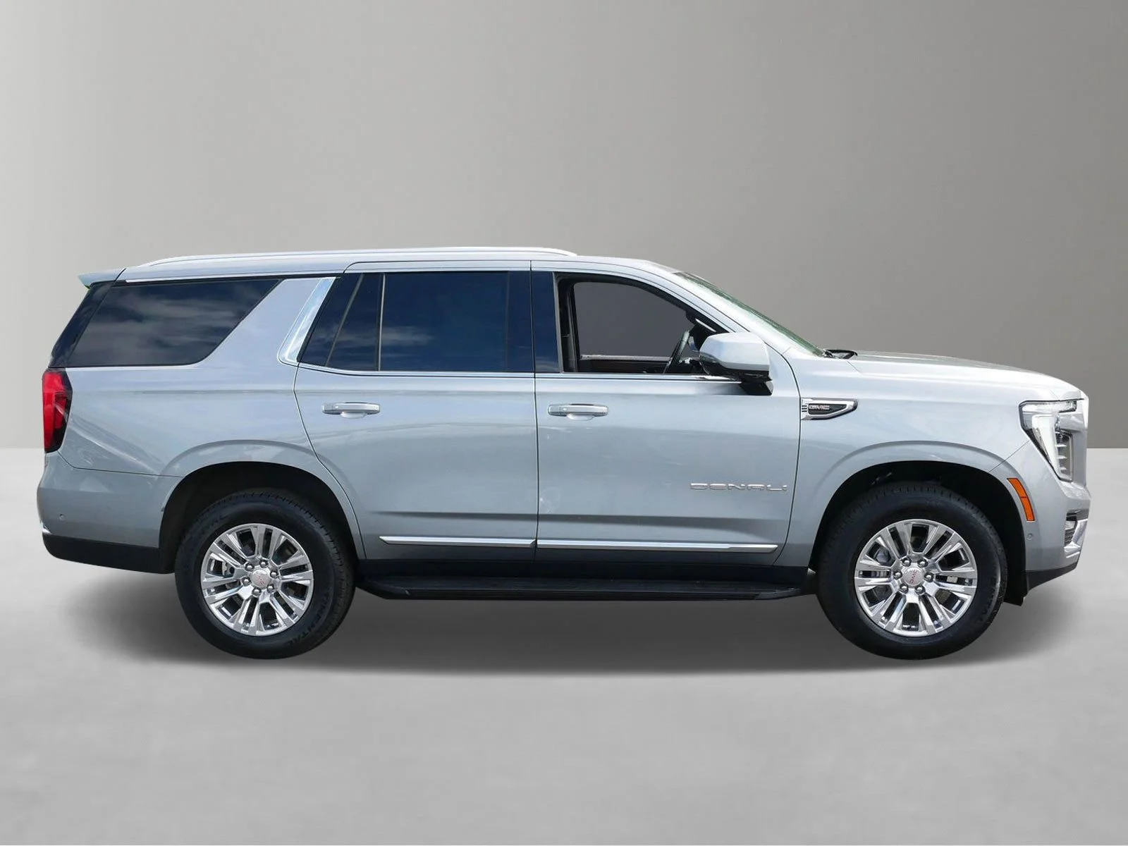 Used 2025 Sterling Metallic GMC Denali image 5