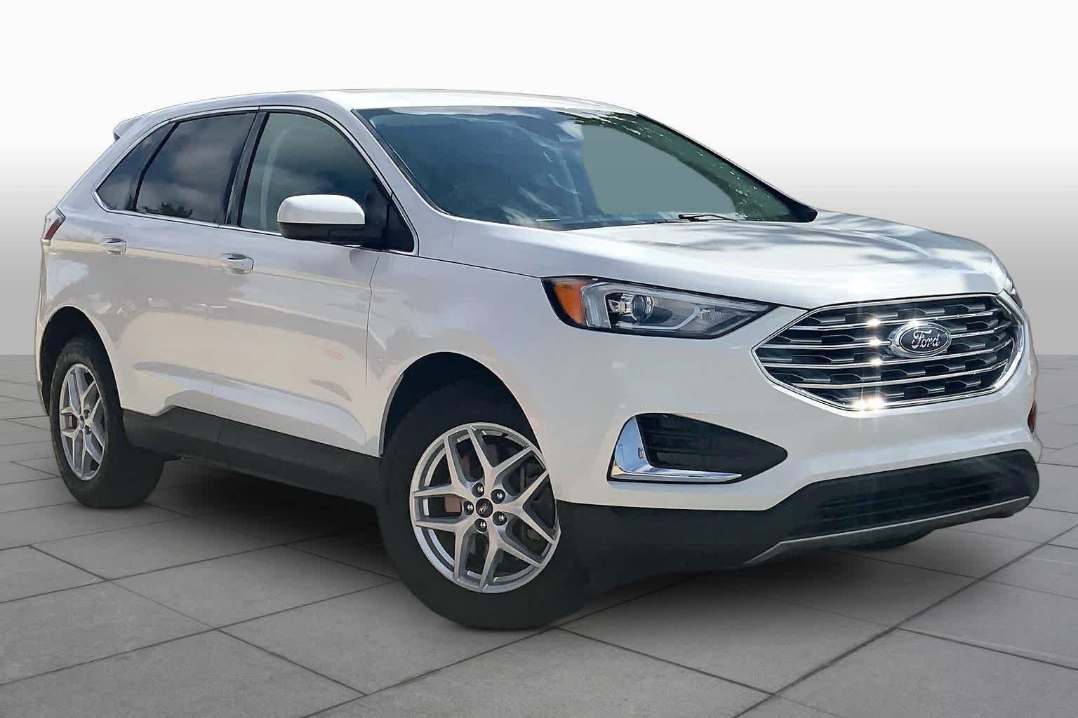Used 2022 Oxford White Ford SEL image 3