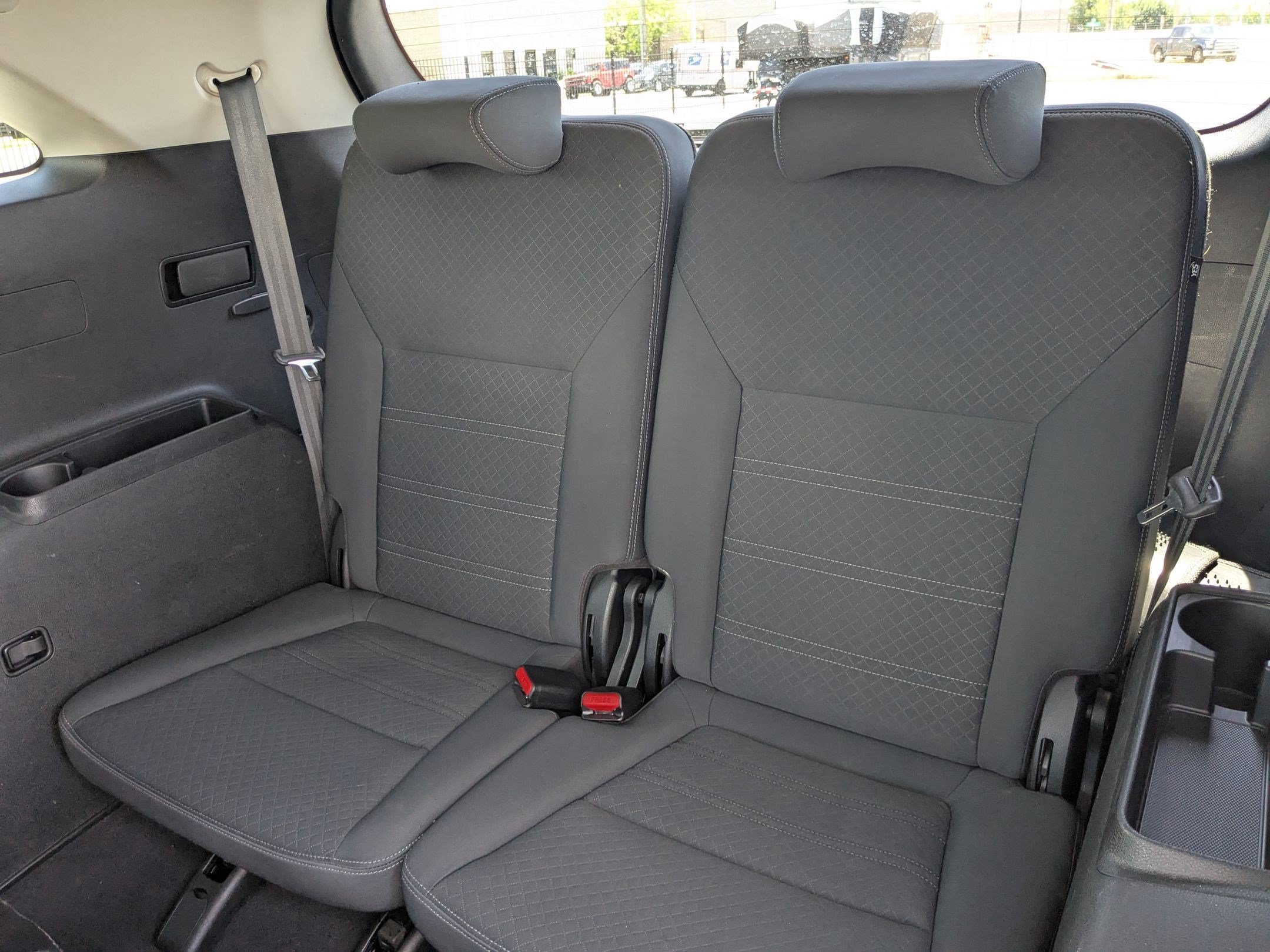 Used 2018 Snow White Pearl Kia LX image 31