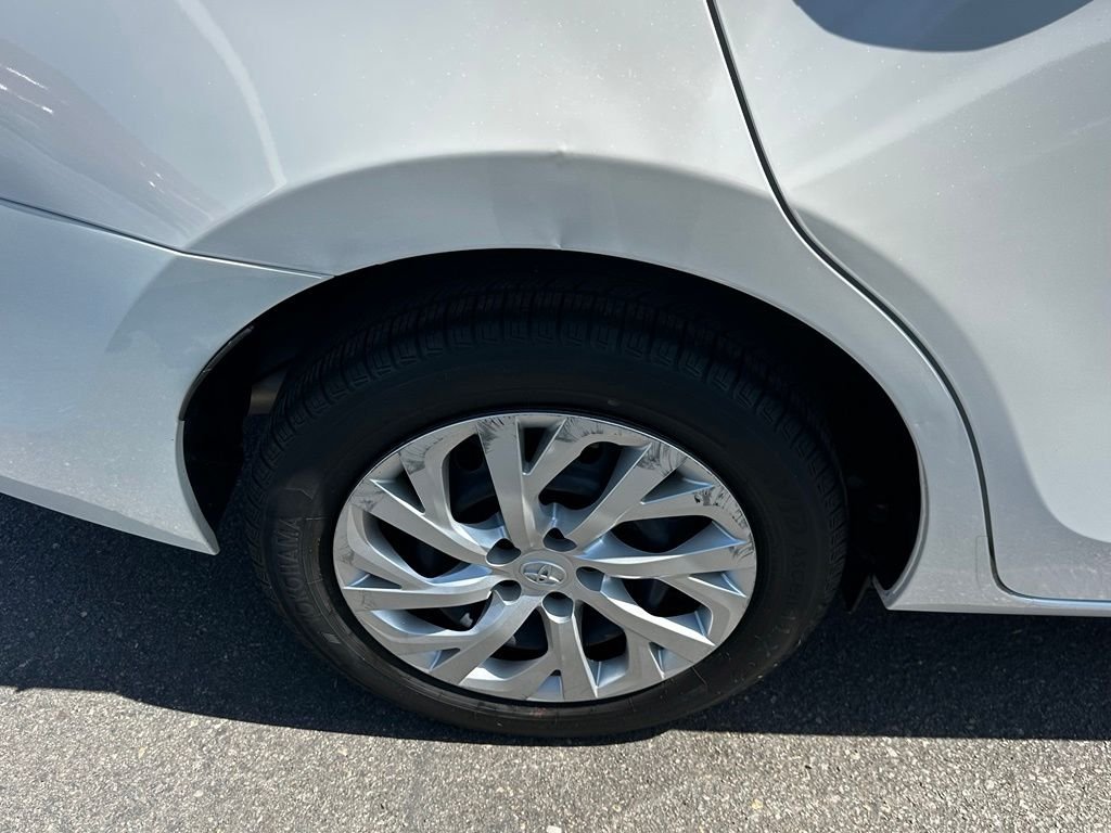 Used 2017 White Toyota LE image 11