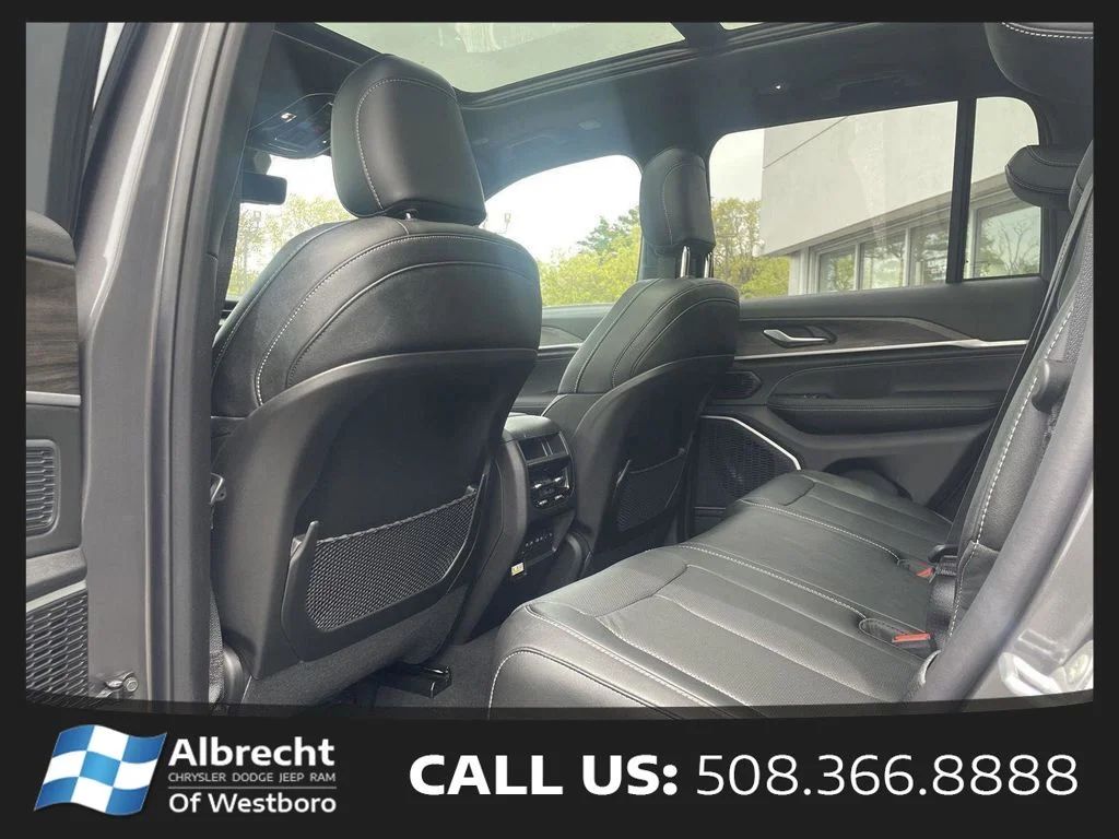 New 2026 Baltic Gray Metallic Clear-Coat Exterior Paint Jeep Limited Reserve image 11