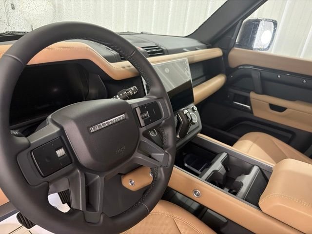 New 2026 Santorini Black Land Rover X-Dynamic SE image 12