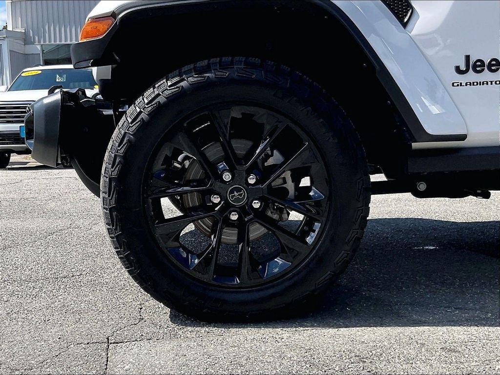 Used 2025 White Jeep Nighthawk image 7