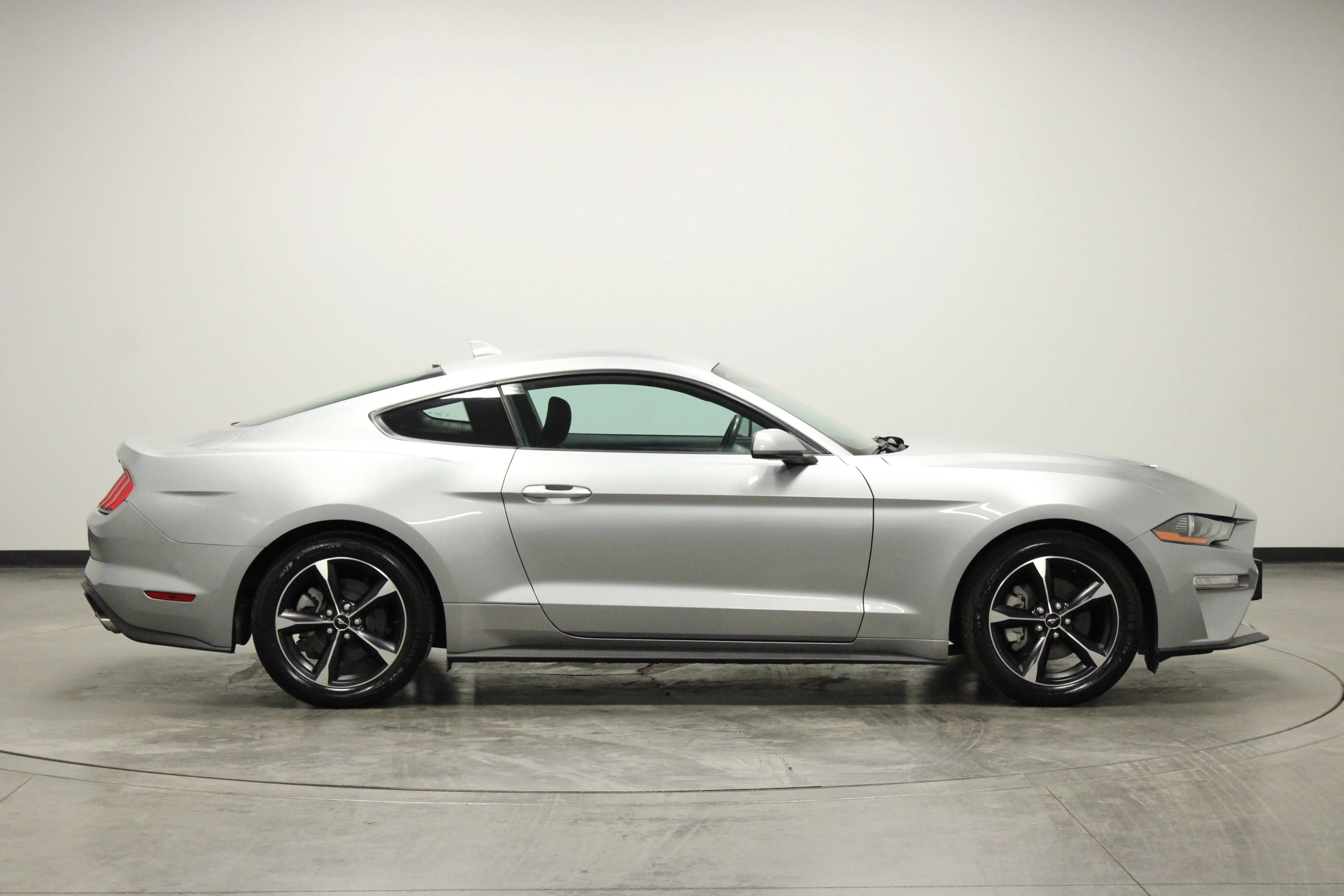 2022 Ford Mustang EcoBoost - Photo 9