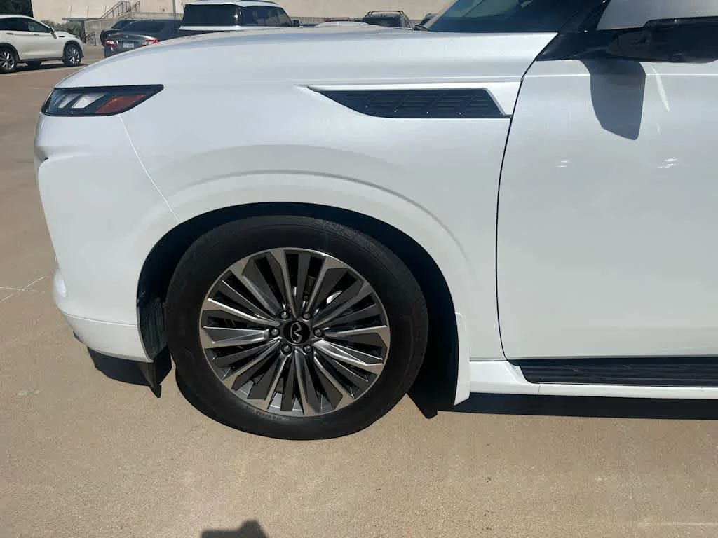 Certified Used 2026 Radiant White INFINITI LUXE image 18